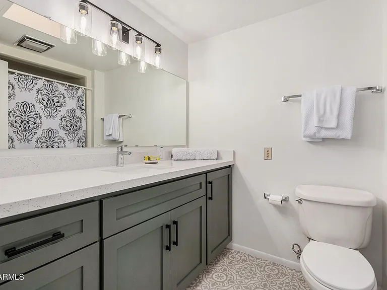 12930 W Seville Dr — Photo 29