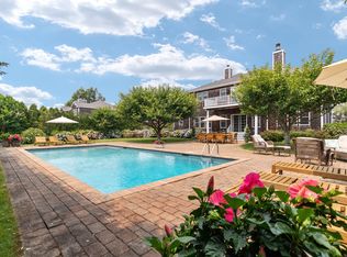 11 Seasons Ln, Southampton, NY 11968