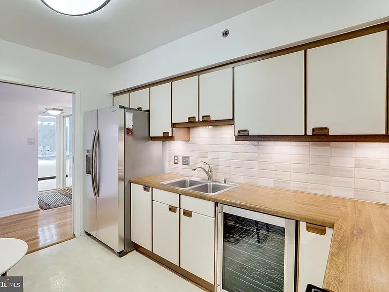 1200 Crystal Dr #411 — Photo 16