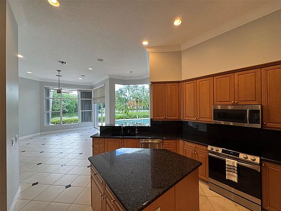 5th image of 11165 Whitehawk St