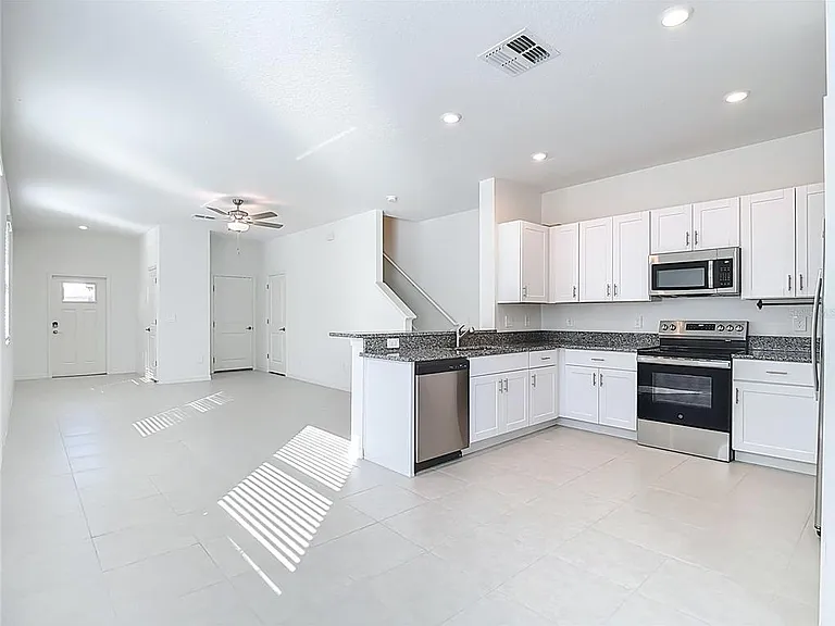 6170 Shiner St — Photo 9