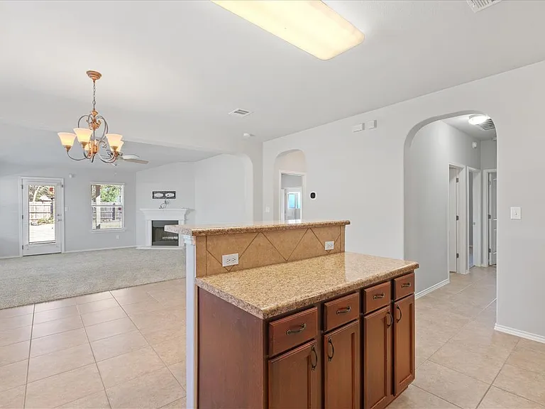 4504 Tiddle Ln — Photo 9