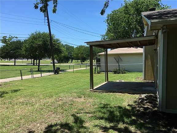 3rd image of 3728 Sidney Dr