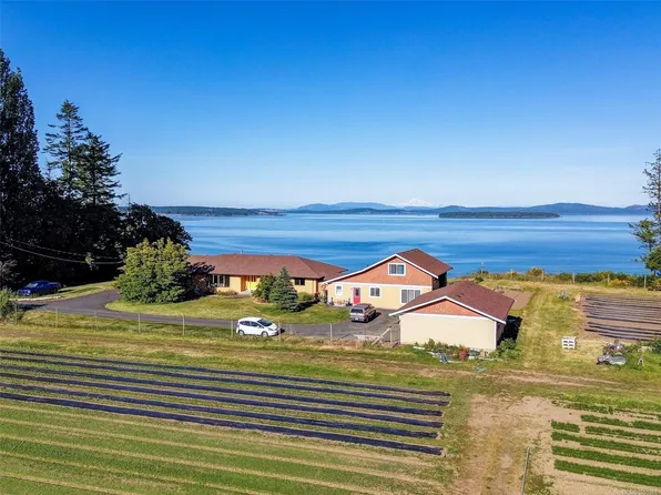 3191 Martindale Rd, Central Saanich, BC V8M 1W6
