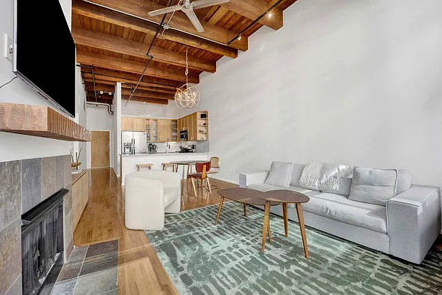 525 W Superior St #322 — Photo 3