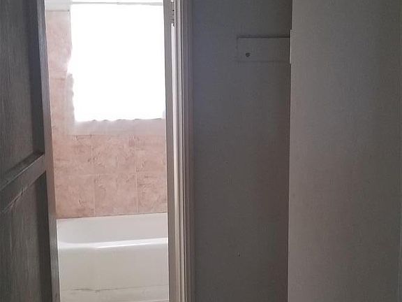 4th image of 600 S Fir Ave APT 3