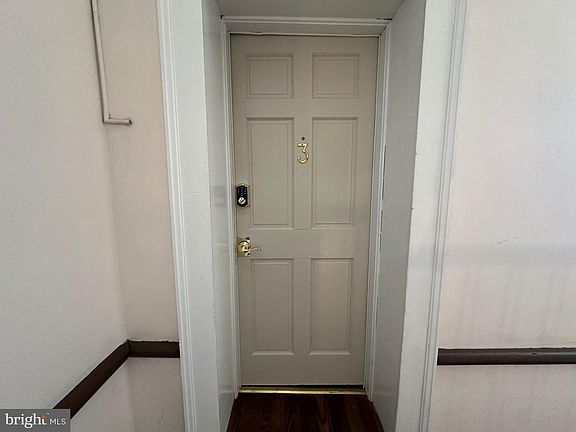 3rd image of 822 Caroline St APT 3