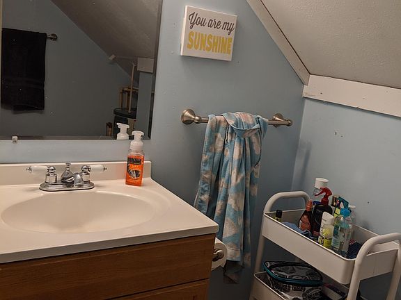 3rd image of 606 E Randolph St #B