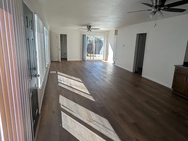 212 E Pine St — Photo 5