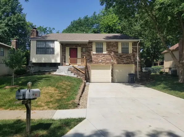 12936 S Raintree Dr, Olathe, KS 66062