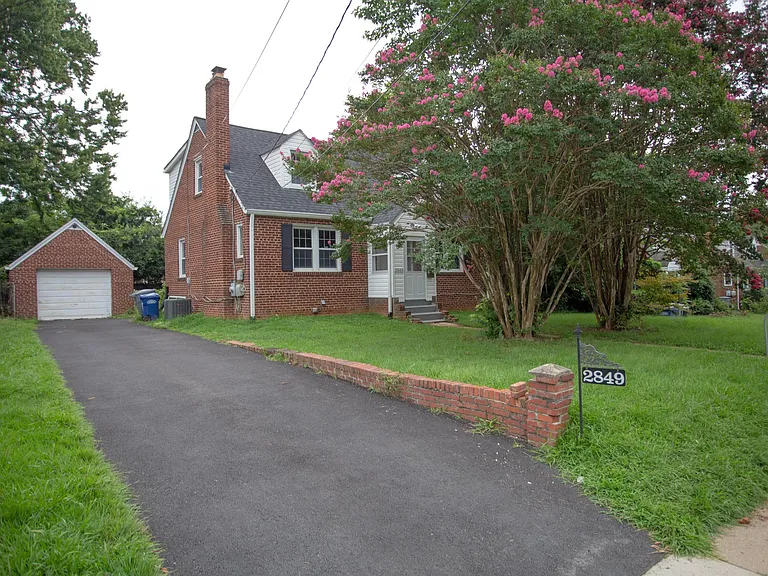 2849 Rogers Dr — Photo 2