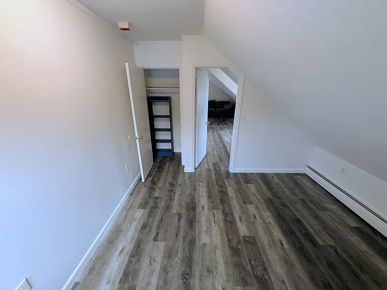 90 Gibbs Ave #4 — Photo 10
