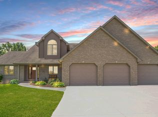 2705 Fescue Ct, Suamico, WI 54313