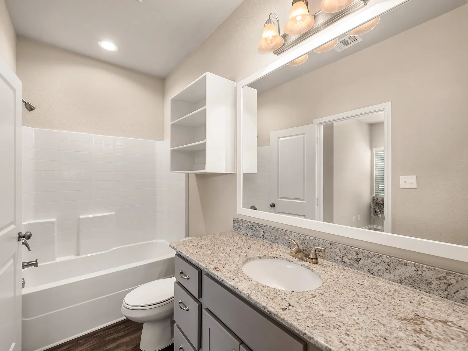 3 bed, 3.5 bath, 1720 sqft, $2,600 — Photo 4