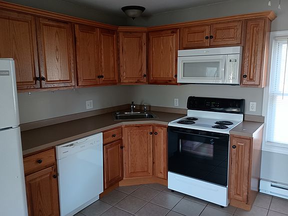 5th image of 179 N Main St