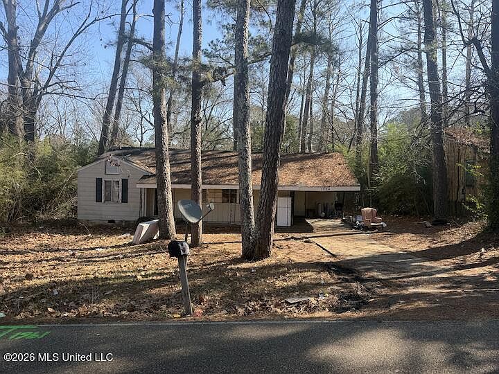 1st image of 1984 Shady Lane Dr