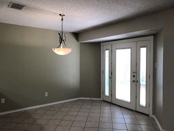 5th image of 108 Oxford Dr