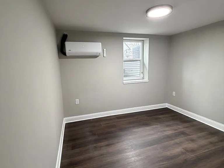 445 E Grand Blvd — Photo 13