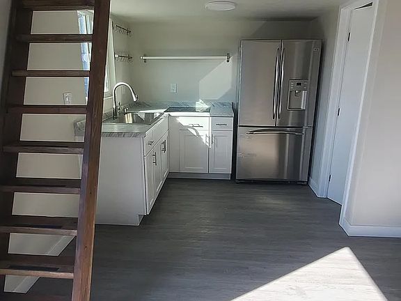 2nd image of 3765 Winona Ave #A