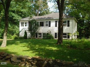 8 Cedar Ln, New Fairfield, CT 06812