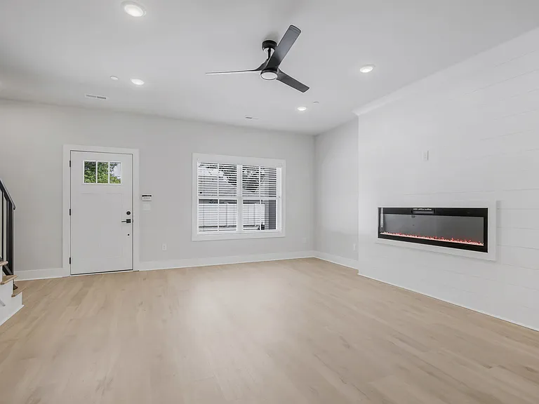 348 S Walnut Ave — Photo 5