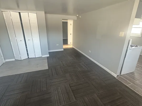 1091 Ash Dr APT 1, Elgin, IL 60120