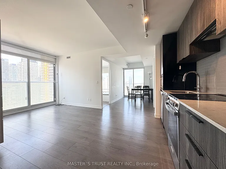 501 Yonge St #2105 — Photo 15