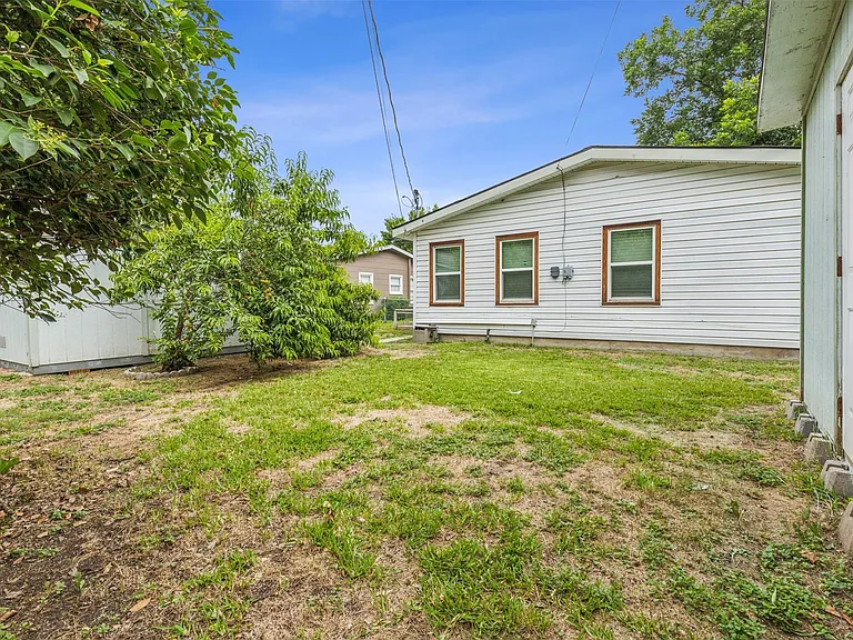 5805 Tracyne Dr — Photo 22