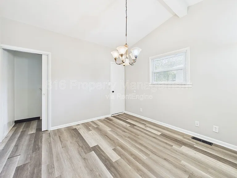 622 Christopher St — Photo 10