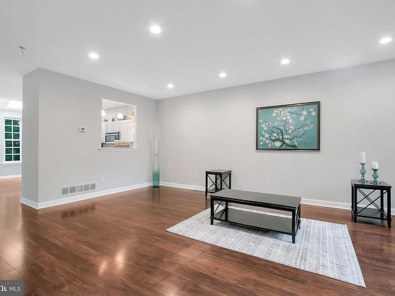 3rd image of 457 Woodstock Ln