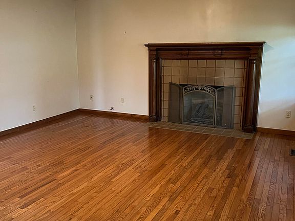 2nd image of 702 N Hills Dr