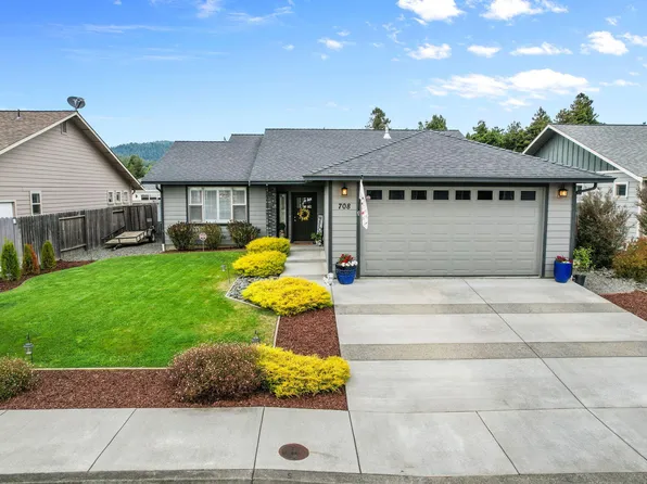 708 Hilltop Dr, Fortuna, CA 95540