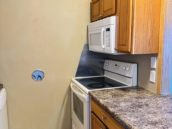 3rd image of 1014 E Main St #4