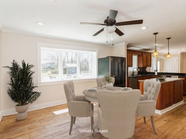34437 Bassett Rd, Twin Lakes, WI 53181