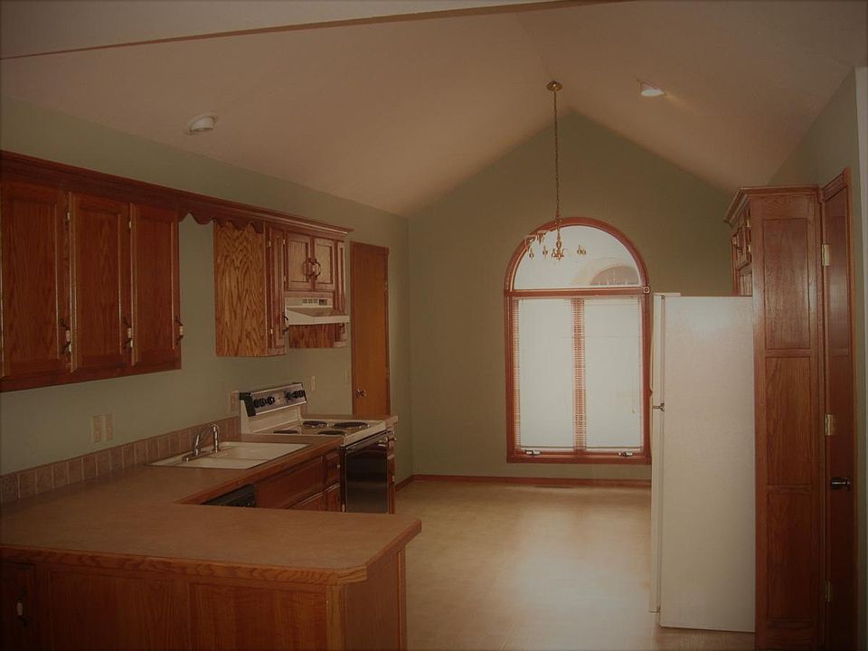 2nd image of 4313 S Broadway Ave