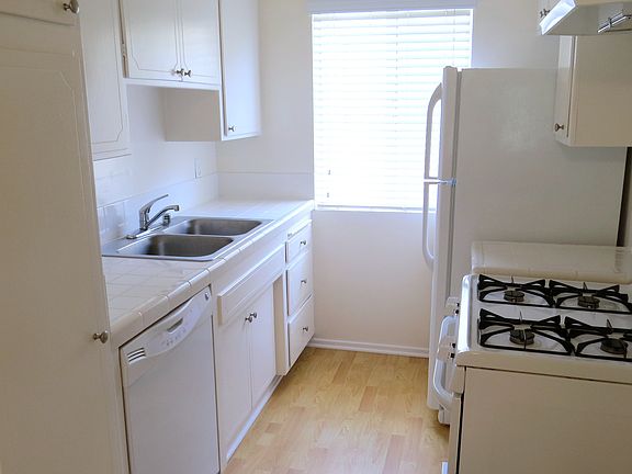 4th image of 1550 S Centinela Ave APT 214