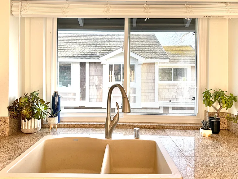 Large windows throughout, letting in tons of light.