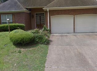 859 N Deerfield Dr, Canton, MS 39046