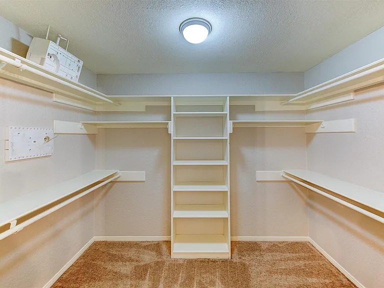 402 Live Oak Ln — Photo 25