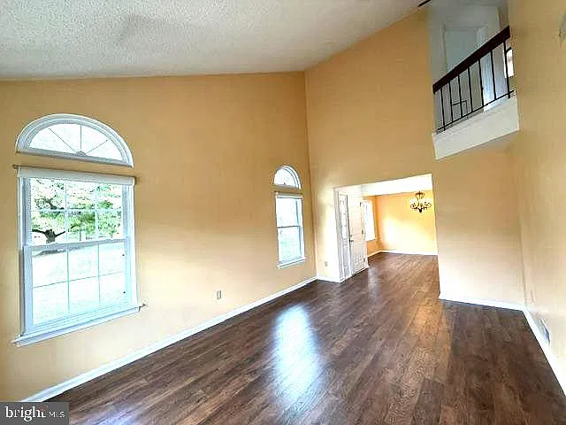 3 bed, 2.5 bath, 1894 sqft, $3,250 — Photo 3