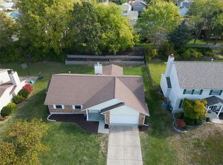 1372 Timothy Ridge Dr, Saint Charles, MO 63304
