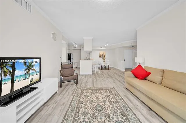 Porto Bellagio Condo — Photo 3