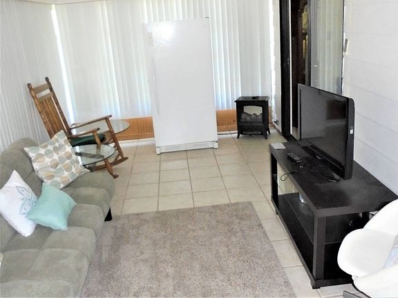 4th image of 207 Laurelcrest Cir