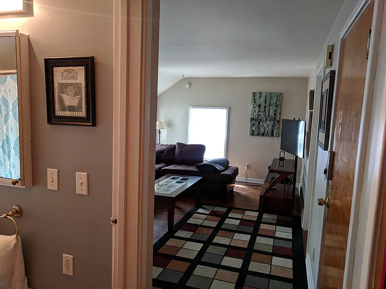 140 Rossiter Rd #UP — Photo 10