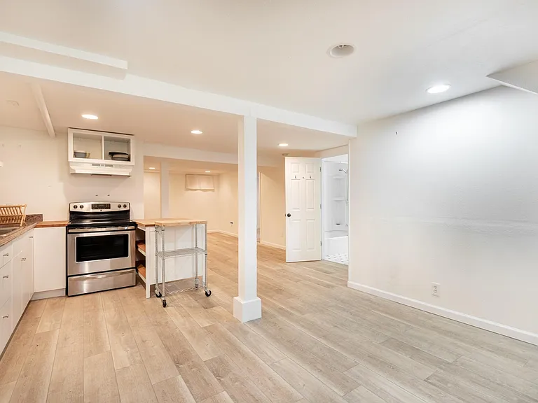 2306 SE Caruthers St #C — Photo 5