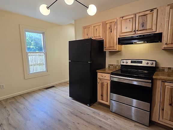 2nd image of 542 Iron St