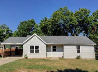 305 S 7th St, Ozark, MO 65721