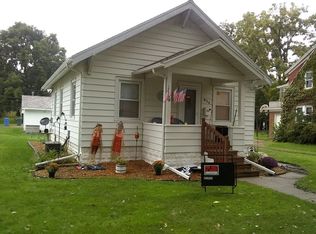 611 5th St, Baraboo, WI 53913