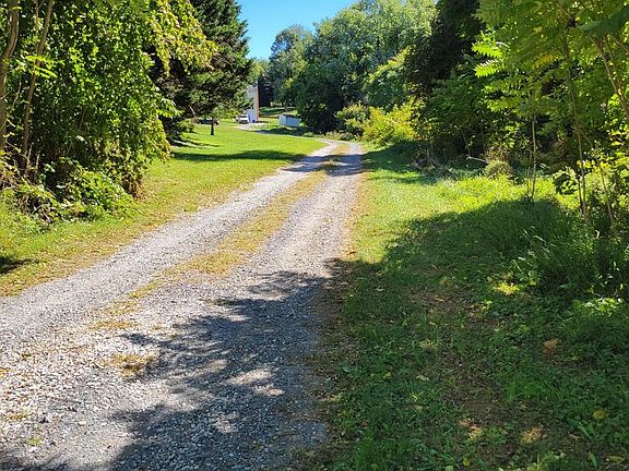 2nd image of Black Oak Ln