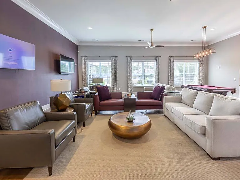 Foxwood Apartments — Photo 60